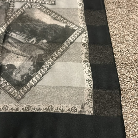 Assisi Italian landmarks of Italy on polyester scarf grey black and white nwot - Picture 11 of 15